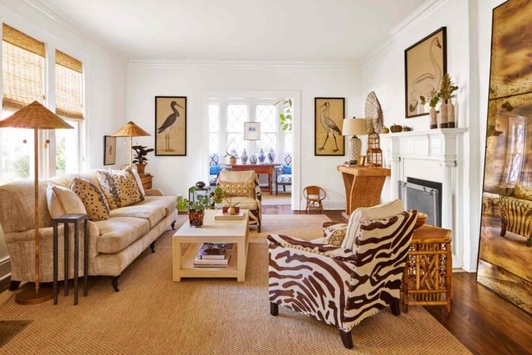 20 Bold Living Room Styling Ideas with Sconces, Floating Shelves, Geometric Chairs & Crown Molding